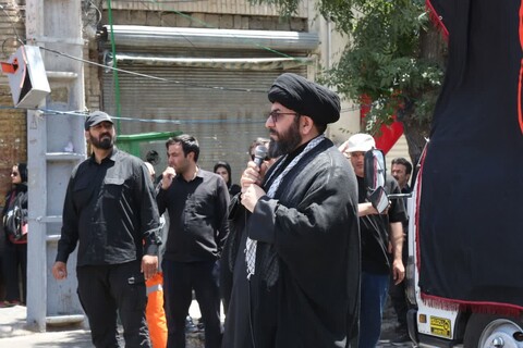 تصاویر/ اقامه نماز ظهر عاشورا در میدان انقلاب زنجان