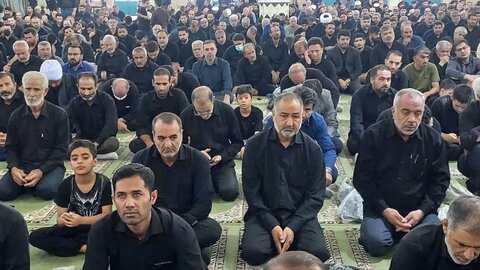 اقامه نماز ظهر عاشورا در شهرکرد