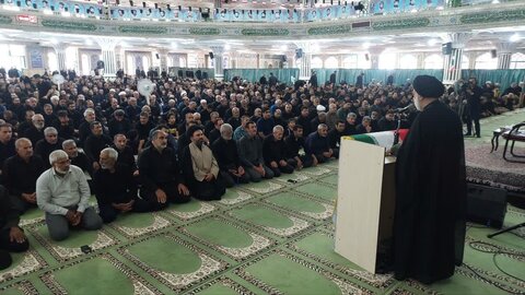 اقامه نماز ظهر عاشورا در شهرکرد