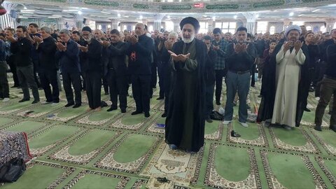 اقامه نماز ظهر عاشورا در شهرکرد