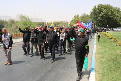 تصاویر / قافله عزا و حماسه رزمندگان اسلام اصفهان در روز عاشورای حسینی