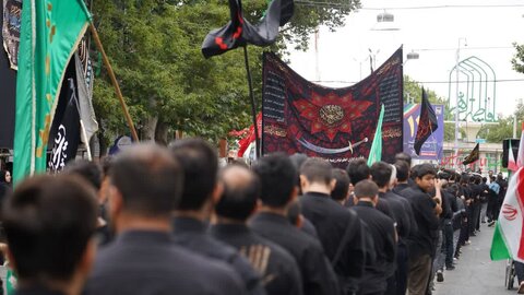 تصاویر/ عزاداری خیابانی مردم شهرستان خوی در عاشورای حسینی