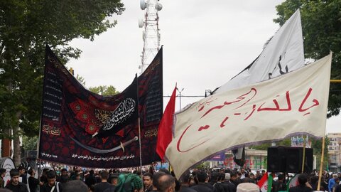 تصاویر/ عزاداری خیابانی مردم شهرستان خوی در عاشورای حسینی