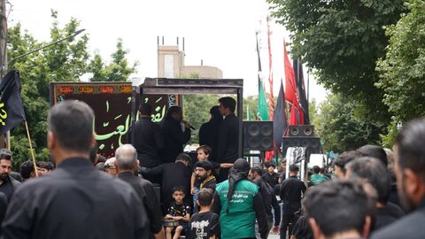 تصاویر/ عزاداری خیابانی مردم شهرستان خوی در عاشورای حسینی