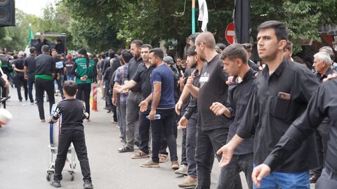 تصاویر/ عزاداری خیابانی مردم شهرستان خوی در عاشورای حسینی