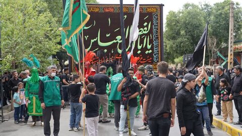 تصاویر/ عزاداری خیابانی مردم شهرستان خوی در عاشورای حسینی