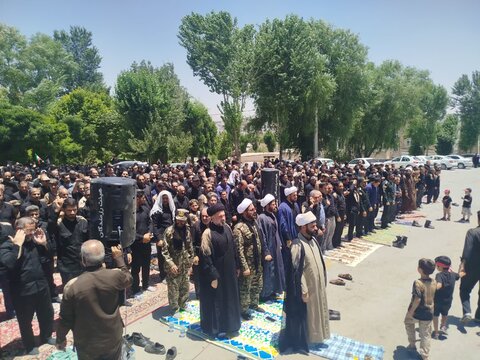 تصاویر اقامه نماز ظهر عاشورا در نورآباد