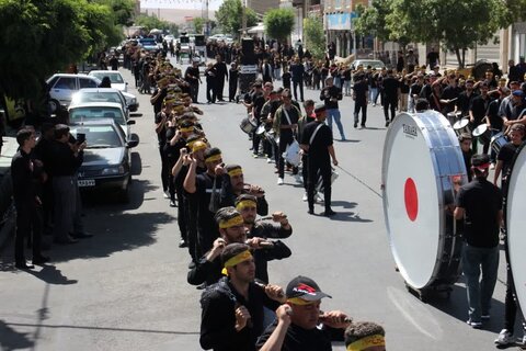 تصایر/ عزاداری خیابانی مردم شهرسستان تکاب در عاشورای حسینی