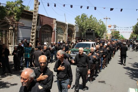 تصایر/ عزاداری خیابانی مردم شهرسستان تکاب در عاشورای حسینی