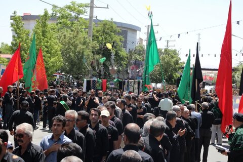 تصایر/ عزاداری خیابانی مردم شهرسستان تکاب در عاشورای حسینی