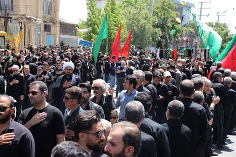 تصایر/ عزاداری خیابانی مردم شهرسستان تکاب در عاشورای حسینی
