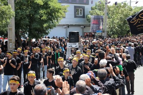 تصایر/ عزاداری خیابانی مردم شهرسستان تکاب در عاشورای حسینی