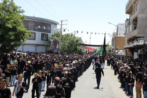 تصایر/ عزاداری خیابانی مردم شهرسستان تکاب در عاشورای حسینی