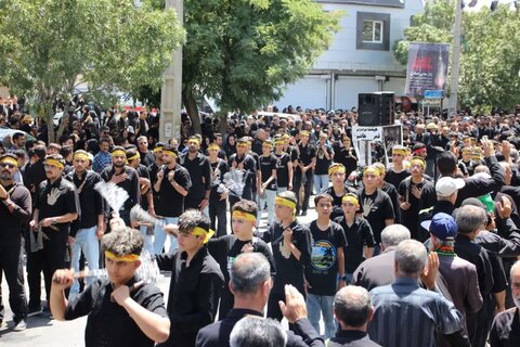 تصایر/ عزاداری خیابانی مردم شهرسستان تکاب در عاشورای حسینی