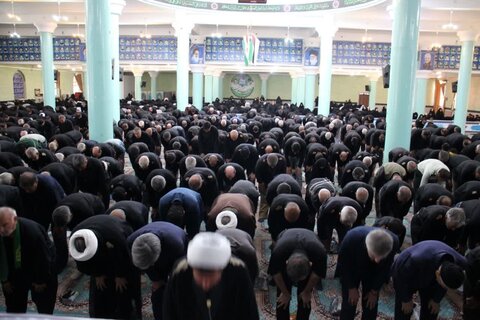 تصاویر/ اقامه نماز ظهر عاشورا در تکاب