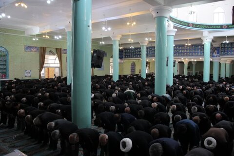 تصاویر/ اقامه نماز ظهر عاشورا در تکاب