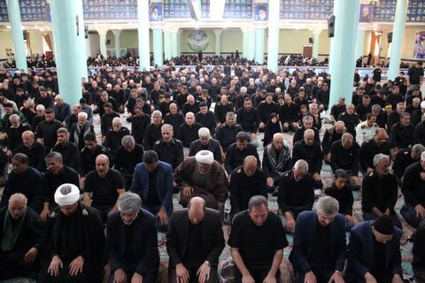 تصاویر/ اقامه نماز ظهر عاشورا در تکاب