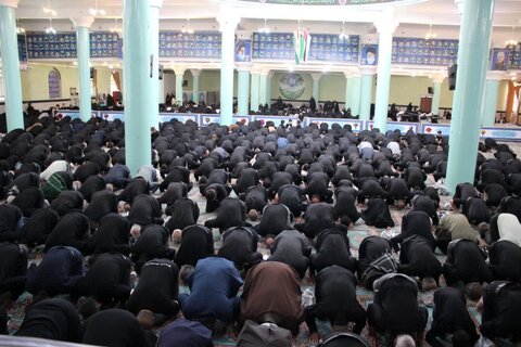 تصاویر/ اقامه نماز ظهر عاشورا در تکاب