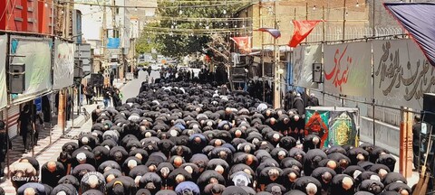 تصاویر/ اقامه نماز ظهر عاشورا در اسکو
