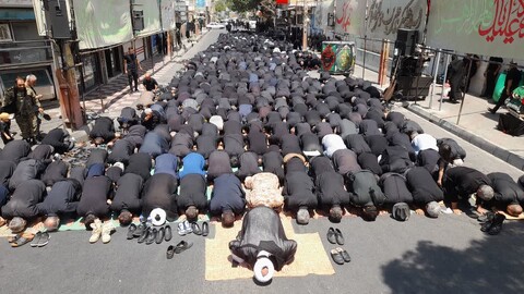 تصاویر/ اقامه نماز ظهر عاشورا در اسکو