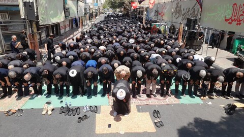 تصاویر/ اقامه نماز ظهر عاشورا در اسکو