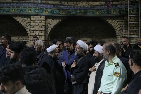 تصاویر / حضور امام جمعه قزوین در جمع عزاداران سوگوار حسینی