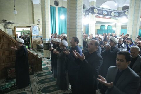 تصاویر / حضور امام جمعه قزوین در جمع عزاداران سوگوار حسینی