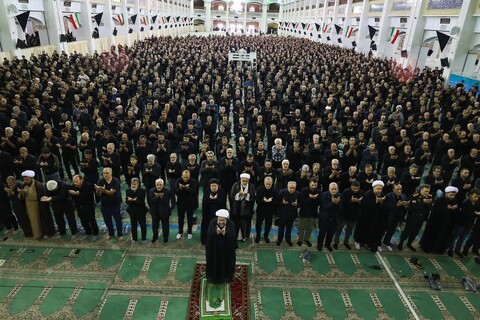 تصاویر/ اقامه نماز ظهر عاشورا در تبریز