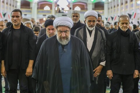 تصاویر/ اقامه نماز ظهر عاشورا در تبریز