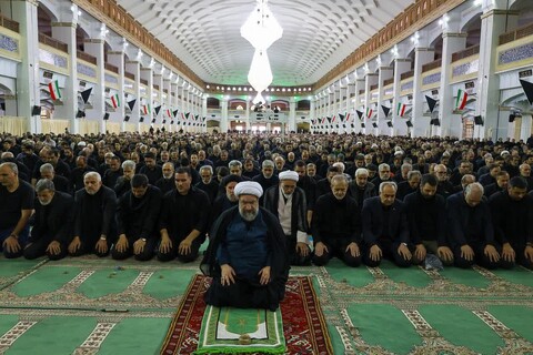 تصاویر/ اقامه نماز ظهر عاشورا در تبریز