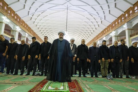 تصاویر/ اقامه نماز ظهر عاشورا در تبریز