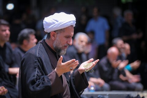 تصاویر / اقامه نماز ظهر عاشورا در قزوین