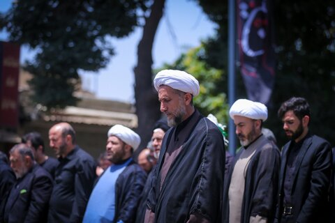 تصاویر / اقامه نماز ظهر عاشورا در قزوین