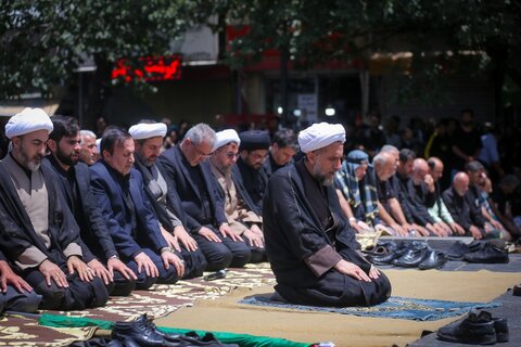 تصاویر / اقامه نماز ظهر عاشورا در قزوین