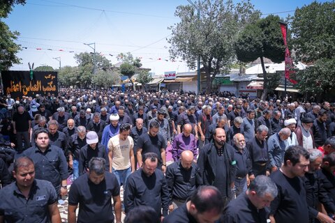 تصاویر / اقامه نماز ظهر عاشورا در قزوین