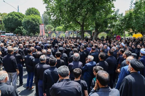تصاویر/  عزاداری خیابانی عزای حسینی و توسل به شهدای کربلا در تبریز
