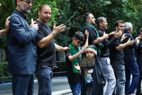 تصاویر/  عزاداری خیابانی عزای حسینی و توسل به شهدای کربلا در تبریز