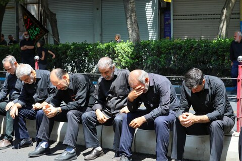 تصاویر/  عزاداری خیابانی عزای حسینی و توسل به شهدای کربلا در تبریز