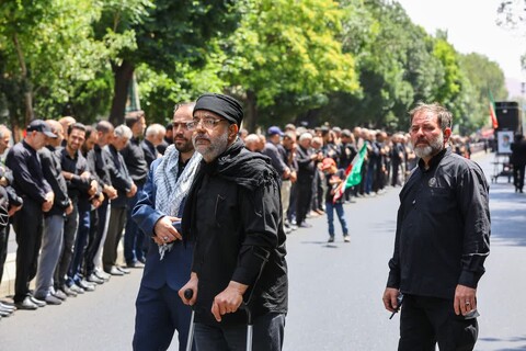 تصاویر/  عزاداری خیابانی عزای حسینی و توسل به شهدای کربلا در تبریز