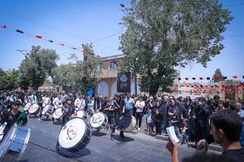 تصاویر / مراسم عاشورای حسینی در قزوین برگزارشد