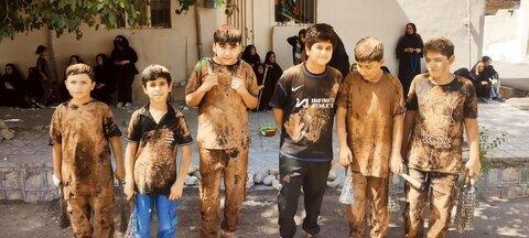 تصاویر/آیین گل‌مالی در شهرستان دره‌شهر