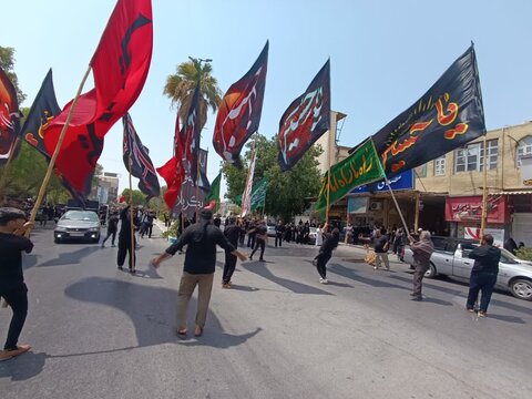 تصاویر/ اقامه عزا سرور و سالار شهیدان و نماز ظهر عاشورا در مصلای جمعه بوشهر