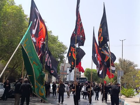 تصاویر/ اقامه عزا سرور و سالار شهیدان و نماز ظهر عاشورا در مصلای جمعه بوشهر