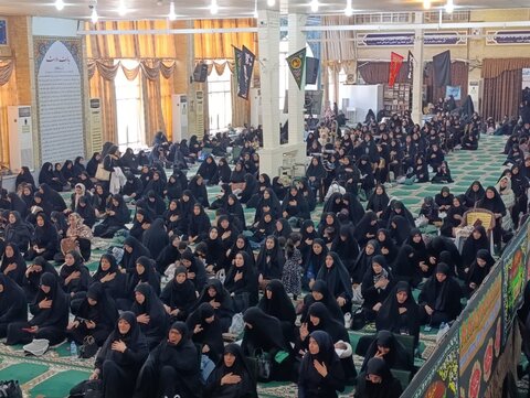 تصاویر/ اقامه عزا سرور و سالار شهیدان و نماز ظهر عاشورا در مصلای جمعه بوشهر