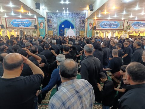 تصاویر/ اقامه عزا سرور و سالار شهیدان و نماز ظهر عاشورا در مصلای جمعه بوشهر