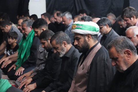تصاویر/ اقامه نماز ظهر عاشورا در شهرستان مهران