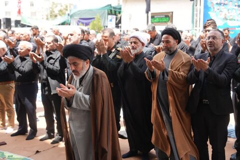 تصاویر/ اقامه نماز ظهر عاشورا در ارومیه