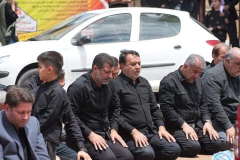 تصاویر/ اقامه نماز ظهر عاشورا در ارومیه