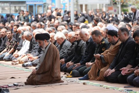 تصاویر/ اقامه نماز ظهر عاشورا در ارومیه