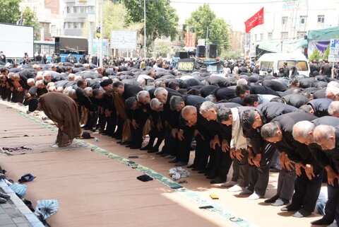 تصاویر/ اقامه نماز ظهر عاشورا در ارومیه